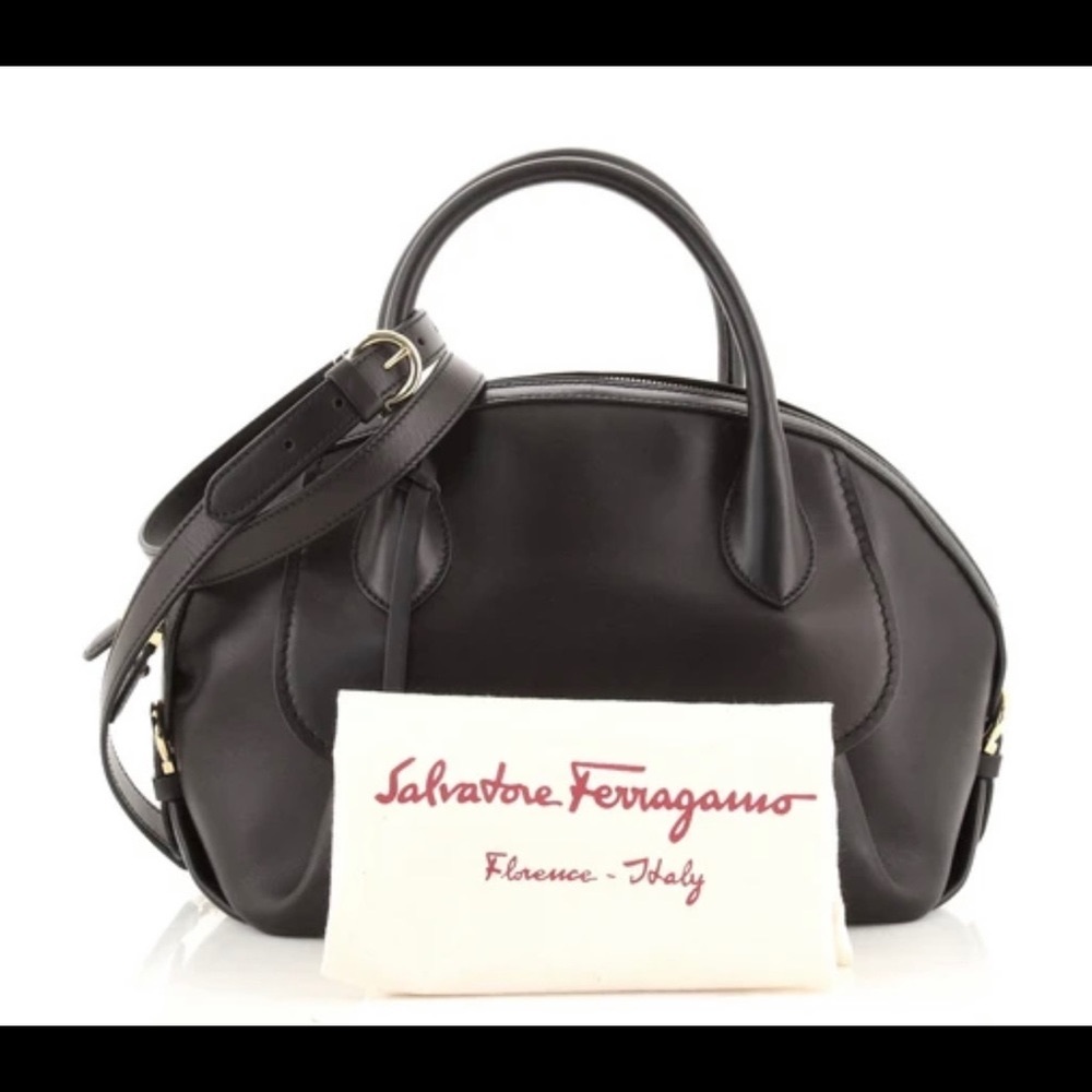 Salvatore Ferragamo Bag VINTAGE brand new CONDITION  comes with dust bag. - Picture 2 of 5